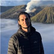 Profesor de educación primaria y formación en entornos digitales con experiencia docente des de educación infantil hasta adultos.